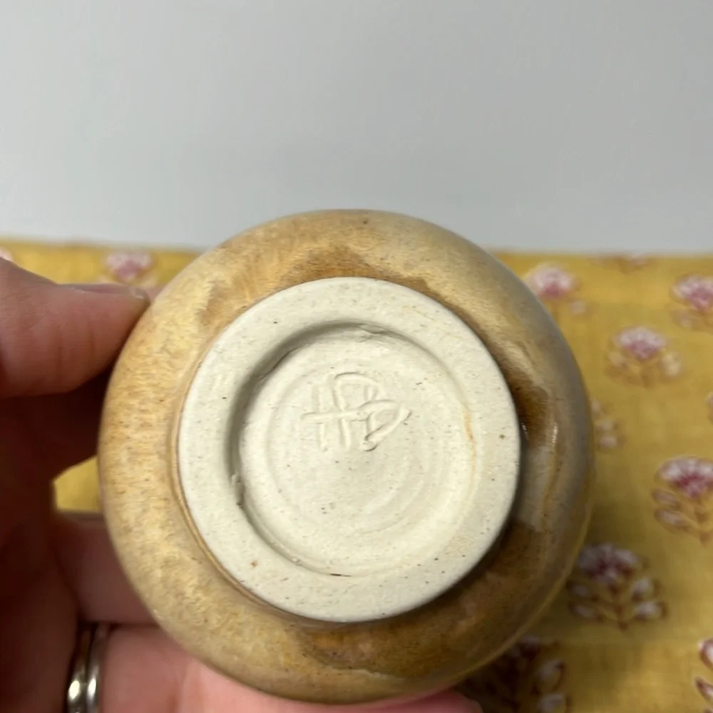 VINTAGE MINI POTTERY VASE